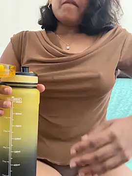 Snapshot of priyadevi17 chatting on 25, 9, 2025 priyadevi17 online show from 25, 9, 2025