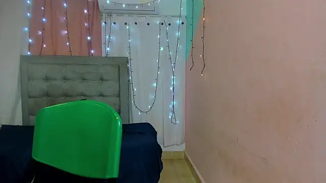 Snapshot of dani-lue chatting on 25, 1, 2025 dani-lue online show from 25, 1, 2025