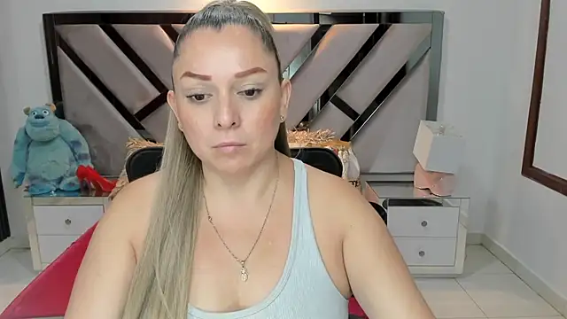 Snapshot of natalia5560 chatting on 11, 9, 2025 natalia5560 online show from 11, 9, 2025