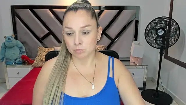 Snapshot of natalia5560 chatting on 14, 9, 2025 natalia5560 online show from 14, 9, 2025