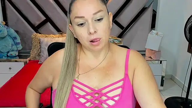 Snapshot of natalia5560 chatting on 15, 9, 2025 natalia5560 online show from 15, 9, 2025