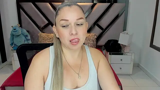 Snapshot of natalia5560 chatting on 17, 9, 2025 natalia5560 online show from 17, 9, 2025