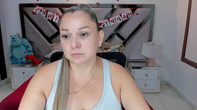 Snapshot of natalia5560 chatting on 2, 10, 2025 natalia5560 online show from 2, 10, 2025