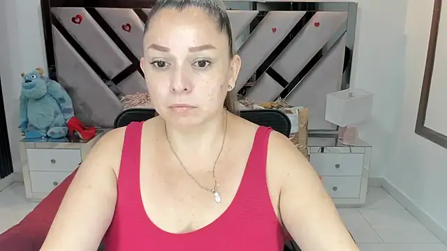 Snapshot of natalia5560 chatting on 6, 10, 2025 natalia5560 online show from 6, 10, 2025