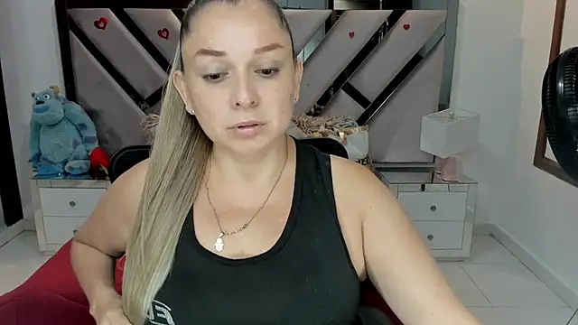 Snapshot of natalia5560 chatting on 7, 10, 2025 natalia5560 online show from 7, 10, 2025