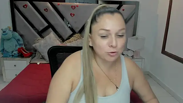 Snapshot of natalia5560 chatting on 16, 10, 2025 natalia5560 online show from 16, 10, 2025