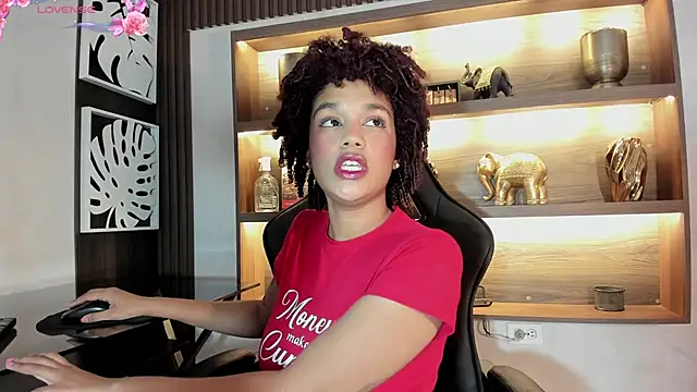 Snapshot of loladupont chatting on 1, 2, 2025 loladupont online show from 1, 2, 2025