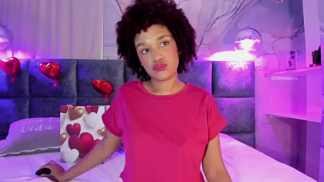 Snapshot of loladupont chatting on 7, 2, 2025 loladupont online show from 7, 2, 2025