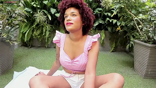 Snapshot of loladupont chatting on 8, 2, 2025 loladupont online show from 8, 2, 2025