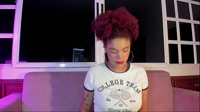 Snapshot of loladupont chatting on 12, 9, 2025 loladupont online show from 12, 9, 2025