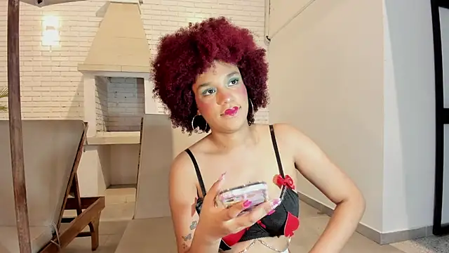 Snapshot of loladupont chatting on 2, 10, 2025 loladupont online show from 2, 10, 2025
