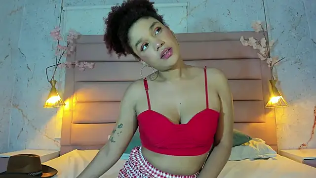 Snapshot of loladupont chatting on 8, 10, 2025 loladupont online show from 8, 10, 2025