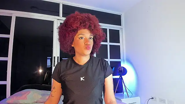 Snapshot of loladupont chatting on 4, 7, 2026 loladupont online show from 4, 7, 2026