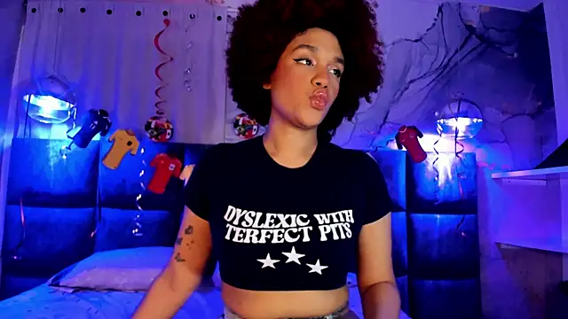 Snapshot of loladupont chatting on 9, 7, 2026 loladupont online show from 9, 7, 2026