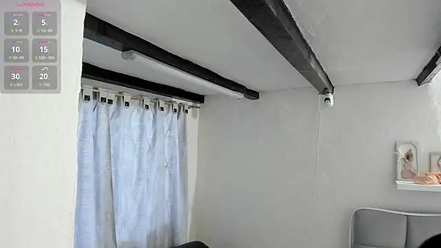 Snapshot of Chlooe_Zoe chatting on 9, 11, 2025 Chlooe Zoe online show from 9, 11, 2025