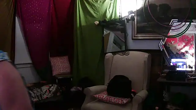 SilverandFox online show from 6, 3, 2025