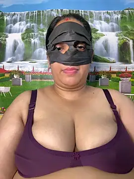 Snapshot of FlatVincy4 chatting on 8, 9, 2025 FlatVincy4 online show from 8, 9, 2025