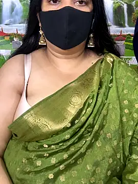 Snapshot of FlatVincy4 chatting on 12, 9, 2025 FlatVincy4 online show from 12, 9, 2025