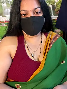 Snapshot of FlatVincy4 chatting on 8, 10, 2025 FlatVincy4 online show from 8, 10, 2025