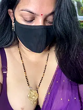 Snapshot of FlatVincy4 chatting on 11, 10, 2025 FlatVincy4 online show from 11, 10, 2025