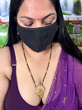 Snapshot of FlatVincy4 chatting on 7, 11, 2025 FlatVincy4 online show from 7, 11, 2025