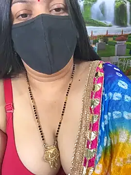 Snapshot of FlatVincy4 chatting on 8, 11, 2025 FlatVincy4 online show from 8, 11, 2025