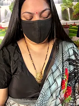 Snapshot of FlatVincy4 chatting on 13, 11, 2025 FlatVincy4 online show from 13, 11, 2025