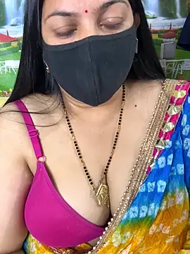 Snapshot of FlatVincy4 chatting on 18, 11, 2025 FlatVincy4 online show from 18, 11, 2025