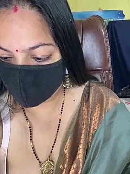 Snapshot of FlatVincy4 chatting on 24, 11, 2025 FlatVincy4 online show from 24, 11, 2025