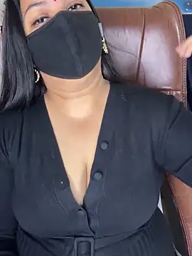 Snapshot of FlatVincy4 chatting on 28, 11, 2025 FlatVincy4 online show from 28, 11, 2025