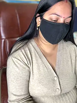 Snapshot of FlatVincy4 chatting on 5, 12, 2025 FlatVincy4 online show from 5, 12, 2025