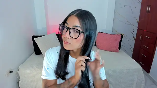 martina roldam online show from 4, 6, 2026