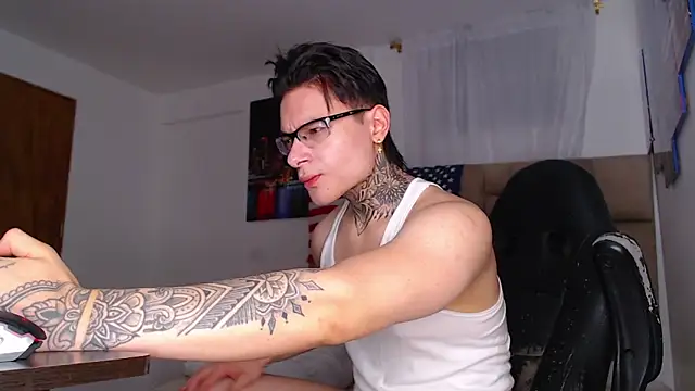 Snapshot of DennisWalkerr chatting on 18, 3, 2025 DennisWalkerr online show from 18, 3, 2025
