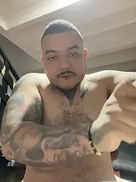 Snapshot of El_Titan1998 chatting on 5, 1, 2025 El Titan1998 online show from 5, 1, 2025