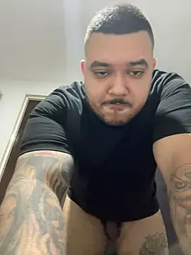 Snapshot of El_Titan1998 chatting on 5, 1, 2025 El Titan1998 online show from 5, 1, 2025