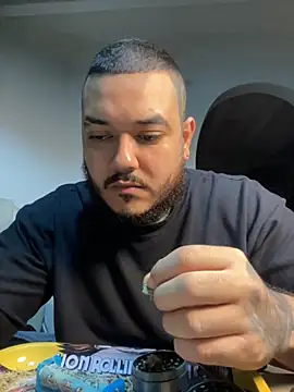 Snapshot of El_Titan1998 chatting on 2, 10, 2025 El Titan1998 online show from 2, 10, 2025