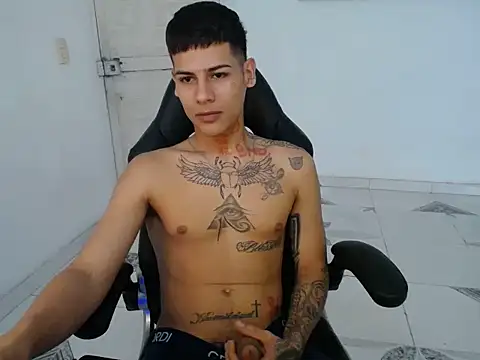 Snapshot of Clyde019 chatting on 27, 12, 2024 Clyde019 online show from 27, 12, 2024