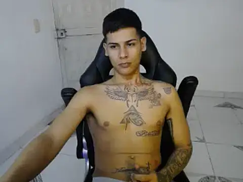 Snapshot of Clyde019 chatting on 28, 12, 2024 Clyde019 online show from 28, 12, 2024