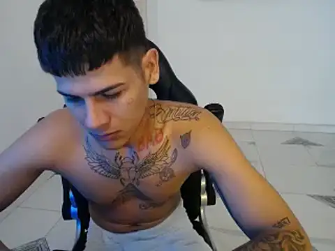 Snapshot of Clyde019 chatting on 30, 12, 2024 Clyde019 online show from 30, 12, 2024