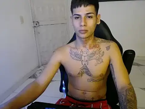 Snapshot of Clyde019 chatting on 1, 1, 2025 Clyde019 online show from 1, 1, 2025