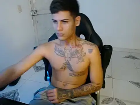 Snapshot of Clyde019 chatting on 4, 1, 2025 Clyde019 online show from 4, 1, 2025