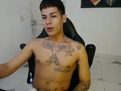 Snapshot of Clyde019 chatting on 5, 1, 2025 Clyde019 online show from 5, 1, 2025