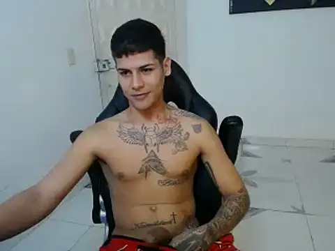 Snapshot of Clyde019 chatting on 5, 1, 2025 Clyde019 online show from 5, 1, 2025