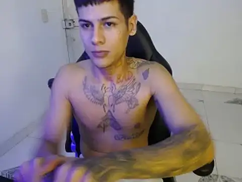 Snapshot of Clyde019 chatting on 12, 1, 2025 Clyde019 online show from 12, 1, 2025