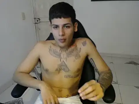 Snapshot of Clyde019 chatting on 12, 1, 2025 Clyde019 online show from 12, 1, 2025