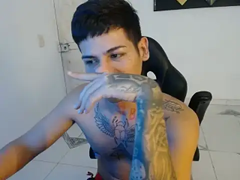 Snapshot of Clyde019 chatting on 17, 1, 2025 Clyde019 online show from 17, 1, 2025