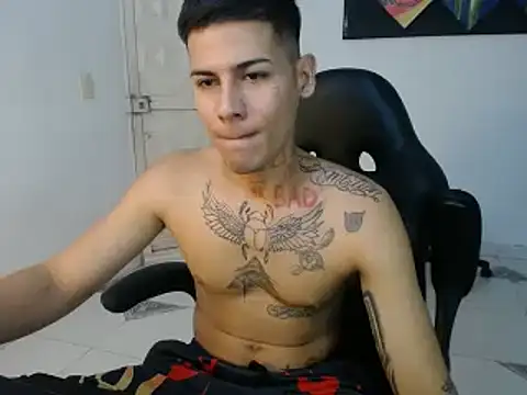 Snapshot of Clyde019 chatting on 7, 2, 2025 Clyde019 online show from 7, 2, 2025