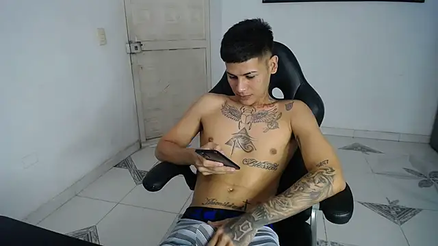 Snapshot of Clyde019 chatting on 24, 2, 2025 Clyde019 online show from 24, 2, 2025