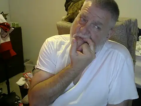 Snapshot of viejo_oso chatting on 8, 10, 2025 viejo oso online show from 8, 10, 2025