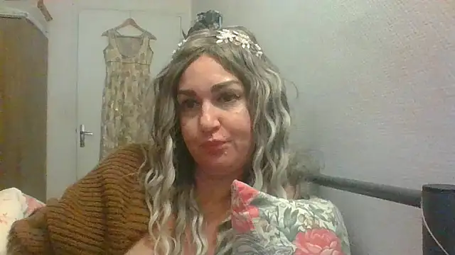 Snapshot of BELLAMORGANE1 chatting on 23, 12, 2024 BELLAMORGANE1 online show from 23, 12, 2024